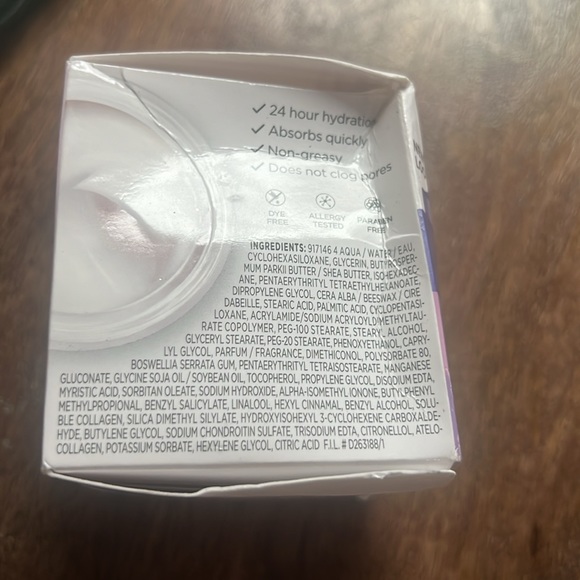 L’Oréal Paris Collagen Daily Face Moisturizer, Reduce Wrinkles, Face Cream - Picture 3 of 3